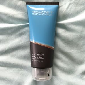 Secret mud therapy hand cream